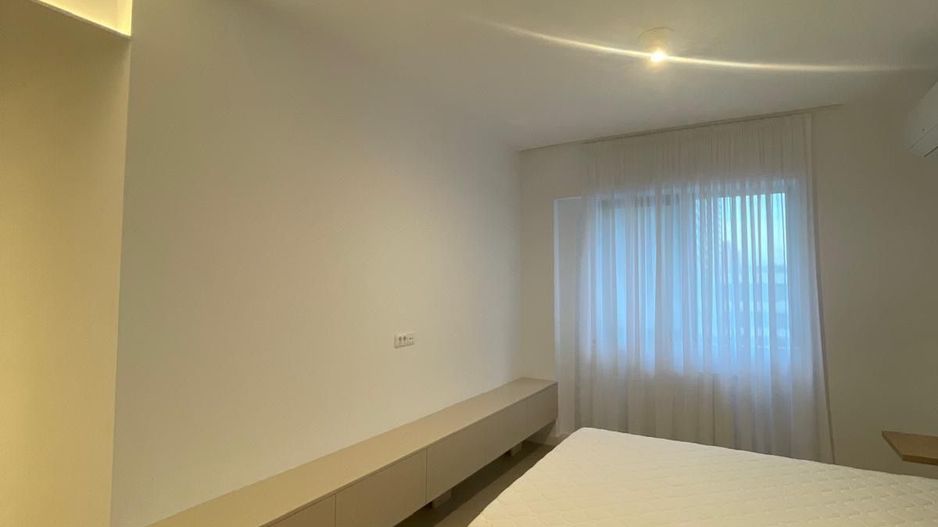 INCHIRIERE APARTAMENT TREI CAMERE MOBILAT UTILAT ZONA PIPERA CORTINA NORTH - Poză 16