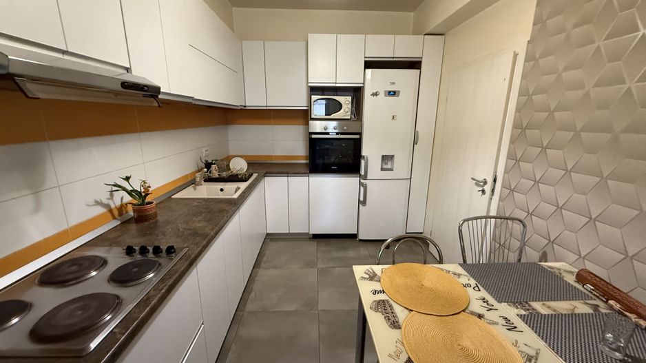 Casă înșiruită complet mobilată + curte+ 2 parcari în complex inchis! - Poză 12