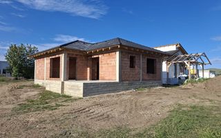 Casa la rosu, 4 camere, 387 mp teren, toate utilitatile, Orizont - Poză 1