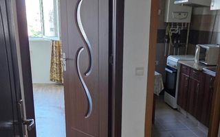 Garsoniera decomandata. Zona Aurel Persu. Cu Centrala proprie. An 2012. - Poză 2