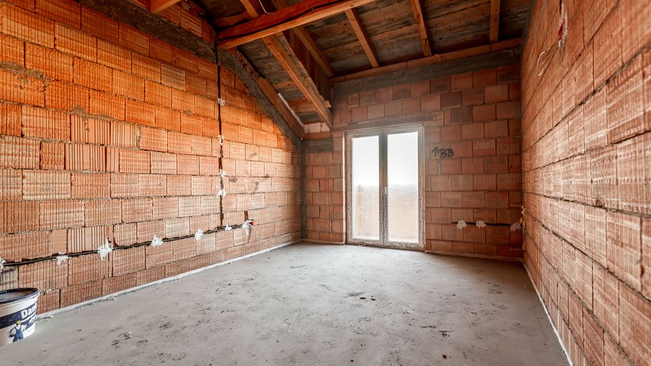 Casă Nouă cu etaj semifinalizată în Aradul Nou, zonă excelentă - Poză 10