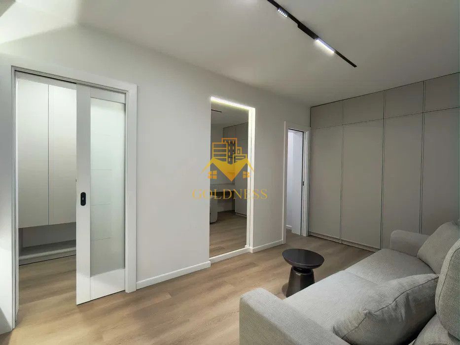 1 Camera Decomandata, Centru, P-ta Mihai Viteazu, Modern, Parcare - Poză 2