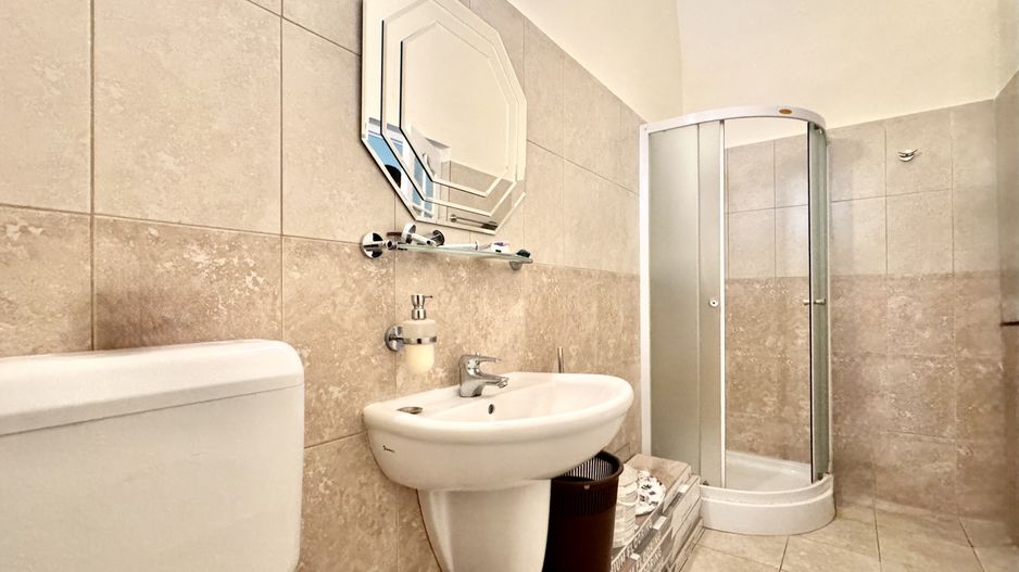 Birou renovat situat in Piata Unirii - Tribunal - Poză 8