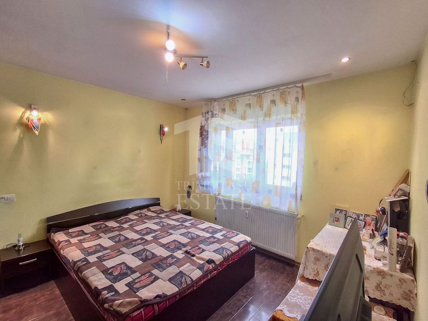 De Vanzare Apartament cu  3 camere  zona Mall Vitan - Poză 4