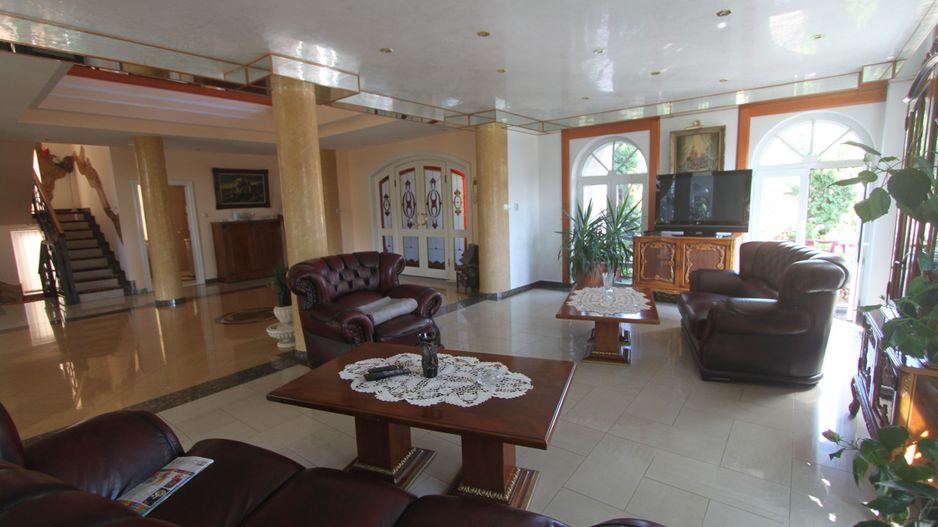 Casă / Vilă cu 8 camere de vânzare în zona Semicentral - Poză 6