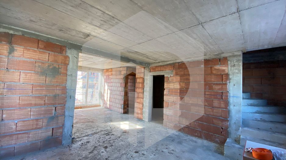 Duplex 4 Camere 2 Bai 2 locuri de parcare - Teren 265mp - Poză 8