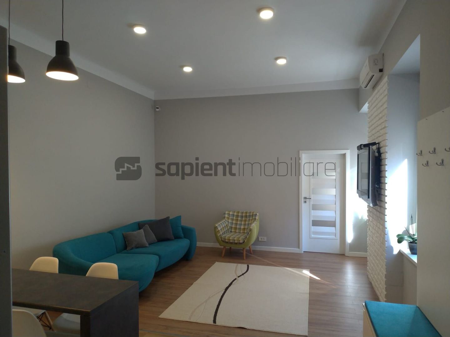 APARTAMENT CENTRAL CU 3 CAMERE - Poză 2