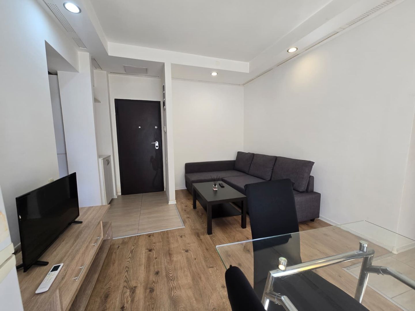 COSMOPOLIS - Apartament cu 2 camere tip studio, mobilat si utilat. - Poză 2
