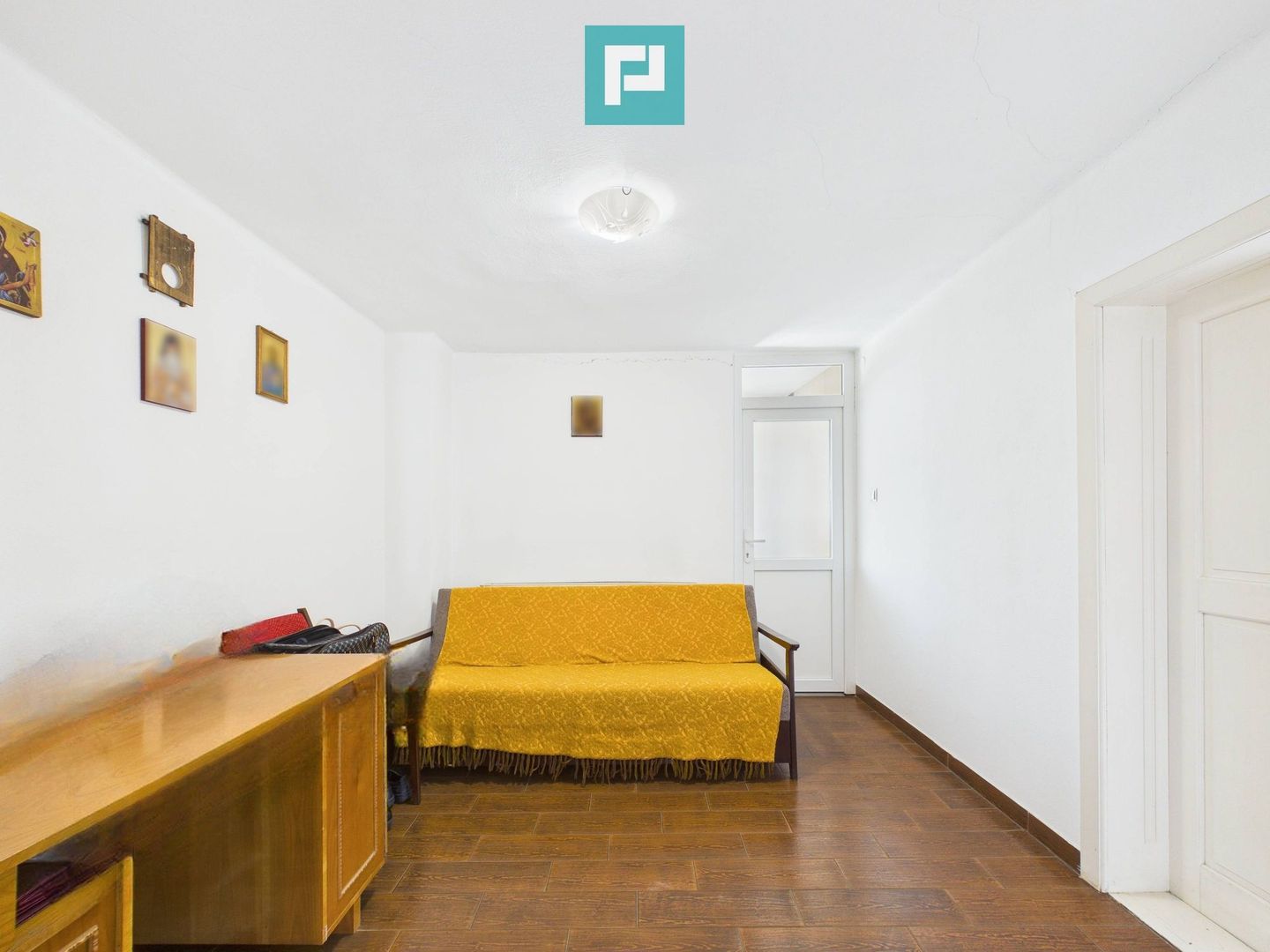 Casă solidă cu 5 camere in localitatea Almaș, Arad - Poză 8