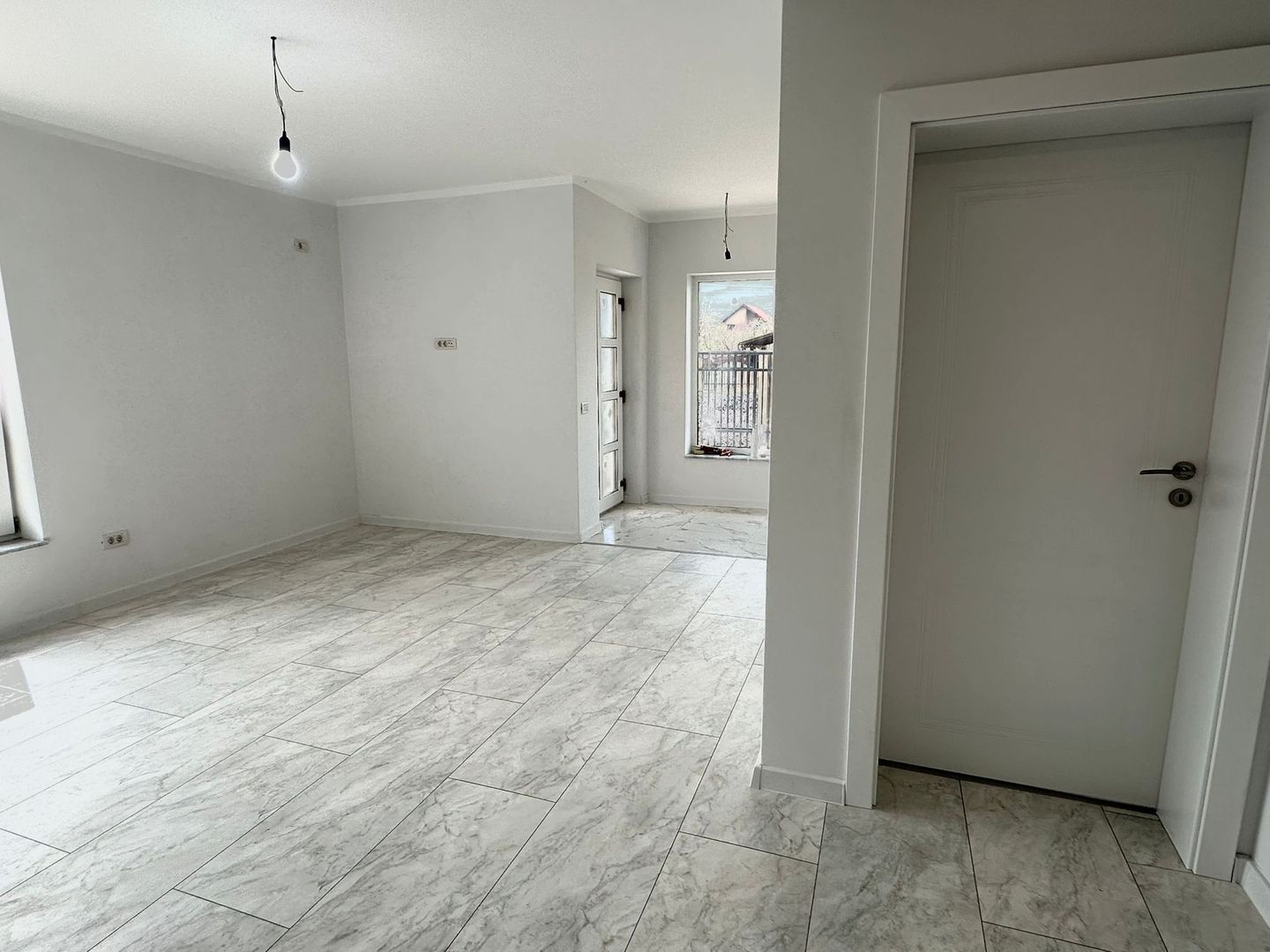 Individuala Parter Sanmihaiu Roman,4 Camere,2 Bai,Proiect Modern,Curte Amenajata - Poză 5