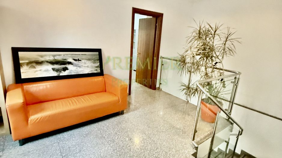 Casă de vânzare  pretabilă pentru clinica, cabinet medical, birouri - Poză 1