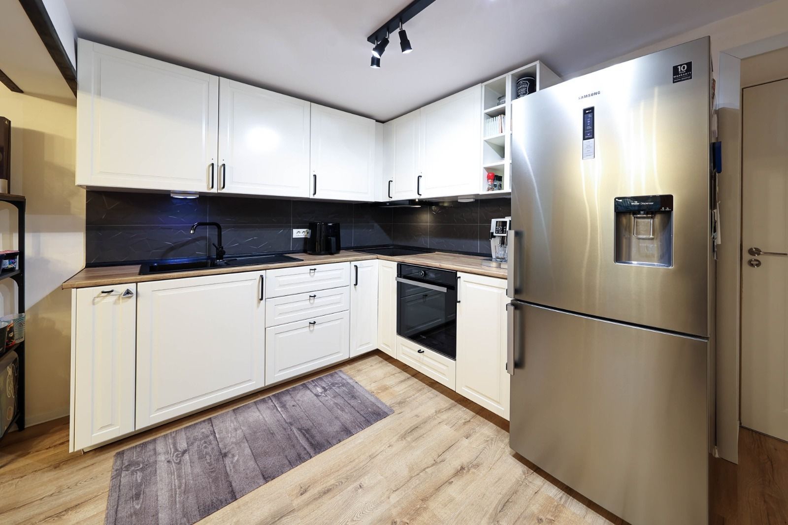 Apartament cu 3 camere la casa | Curte 130 mp | Zona Grivitei strada Vulcan - Poză 7