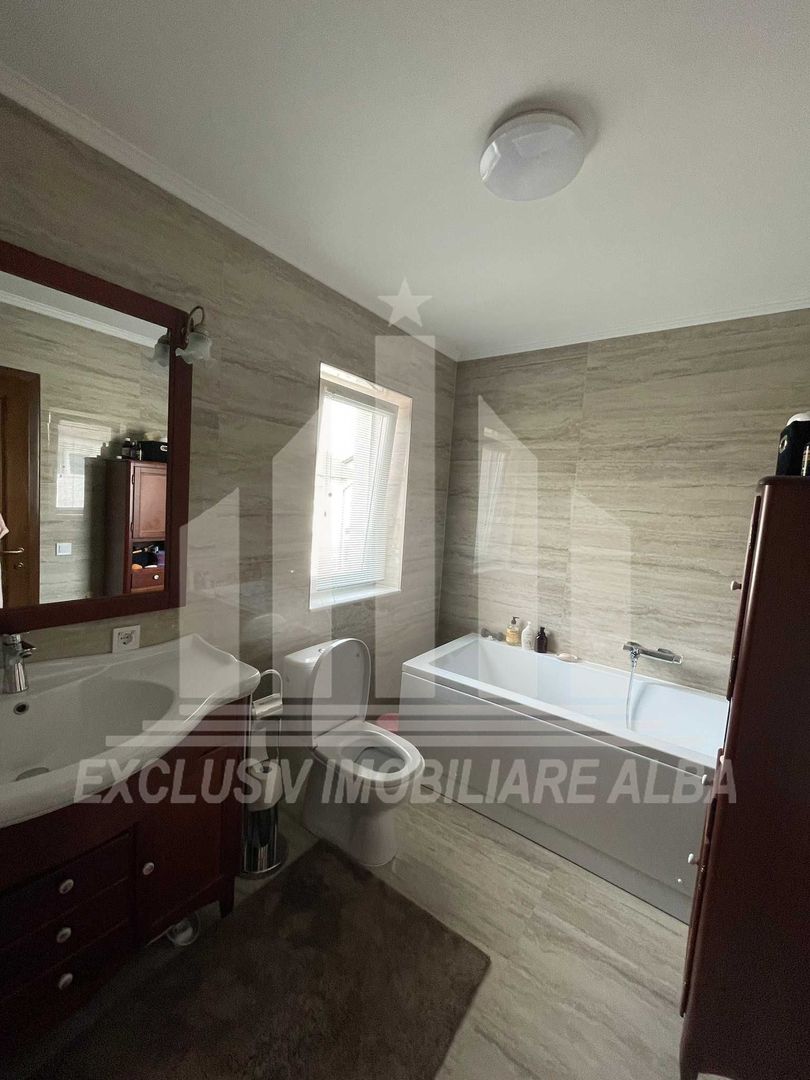 Casa de inchiriat zona buna Cetate mobilata si utilata complet - Poză 3