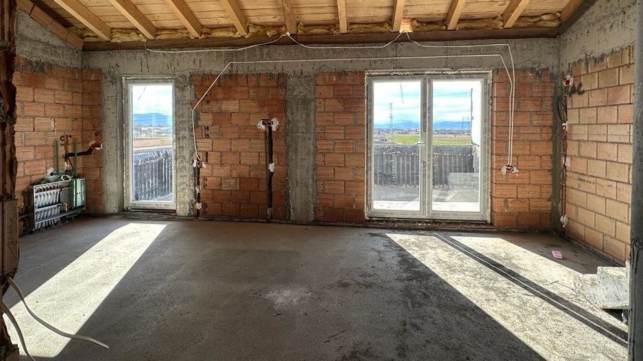 Apartament cu 3 camere cu terasa de 20 mp zona Sanpetru - Poză 4