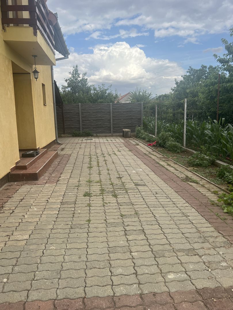 CASA DE VANZARE IN CARTIERUL PRIMAVERII -GIARMATA MARE - Poză 3