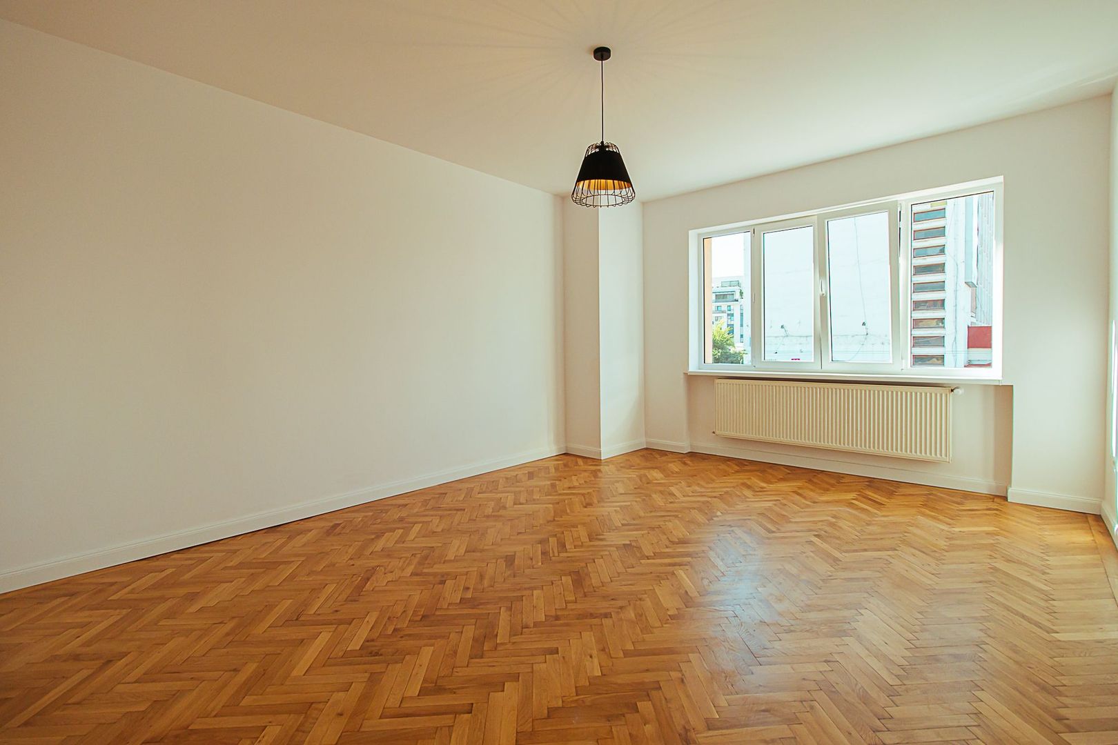 Exclusivitate - Zona Tribunalului , Sf. Constantin, spațiu stradal - Poză 2