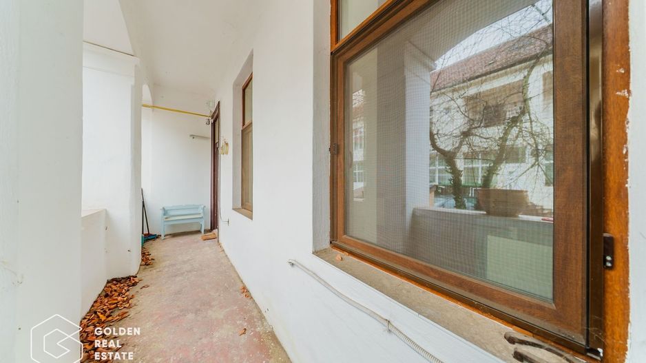 Apartament ultracentral, 2 camere, curte cu acces auto - Poză 1