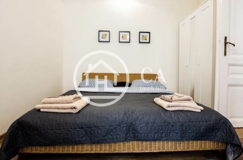 Apartament de vânzare cu 3 camere în zona Ultracentrală, Oradea - Poză 3