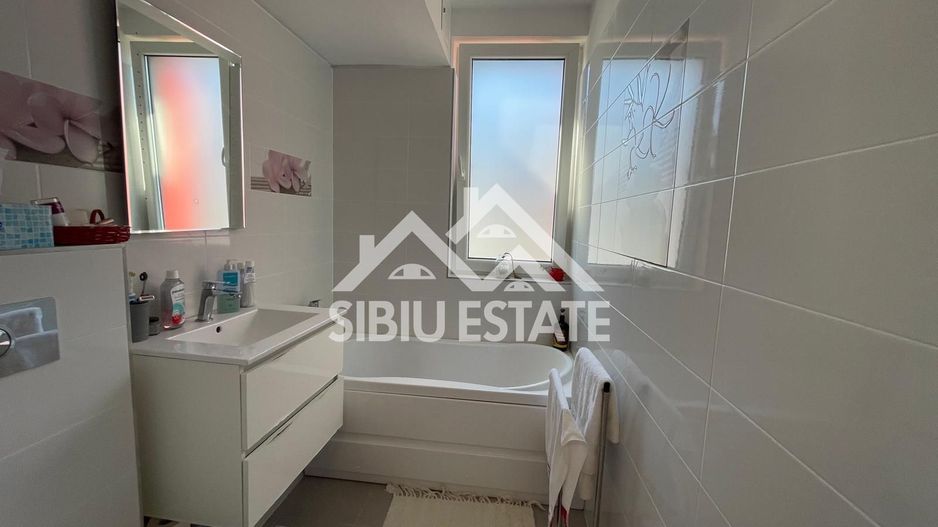 Casa cvadruplex de vanzare 4 camere, 2 locuri de parcare - Poză 7