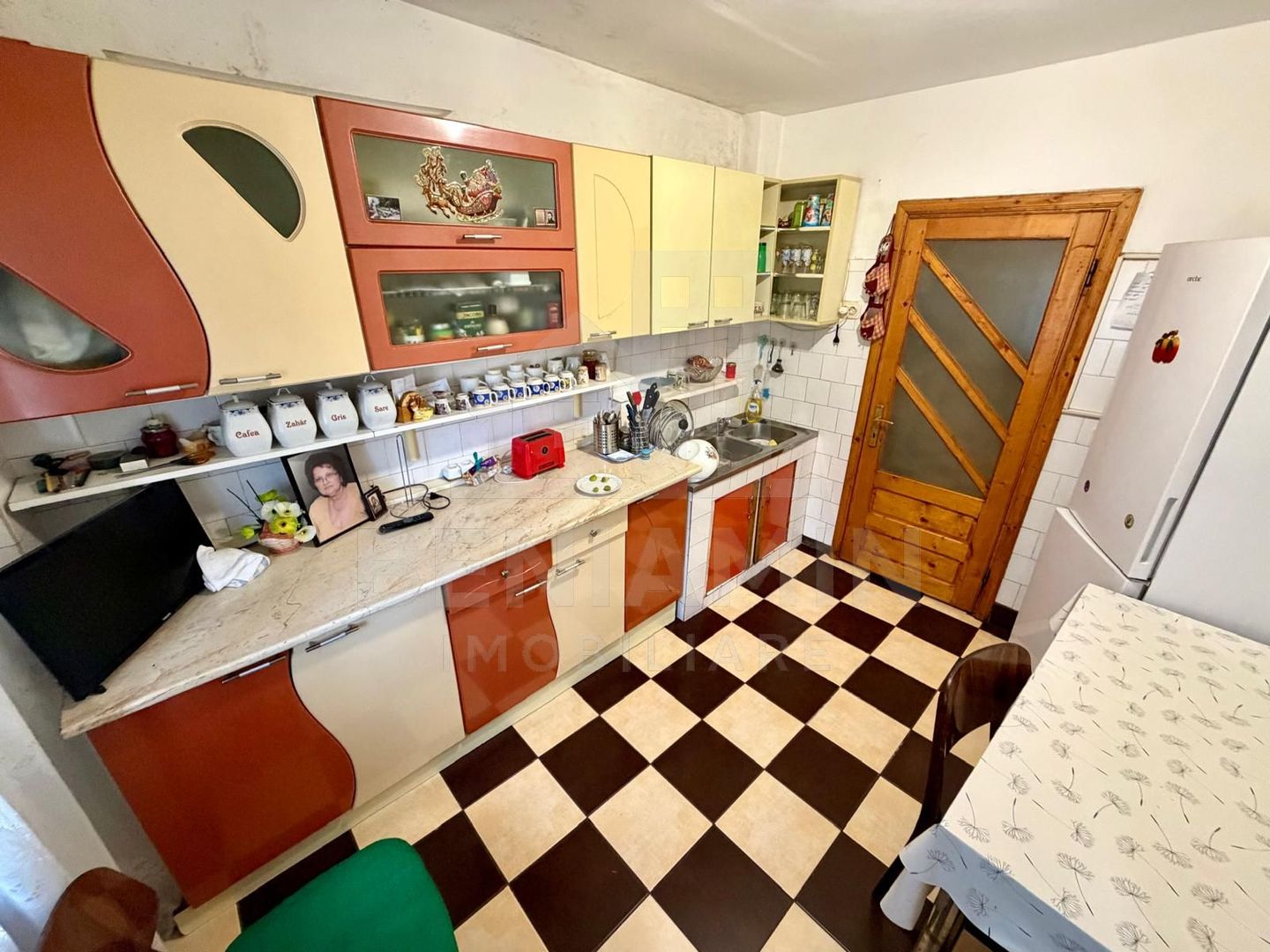 4 camere decomandate - Craiovita Noua - etaj 2 cu 2 bai - bloc 1982 - - Poză 3