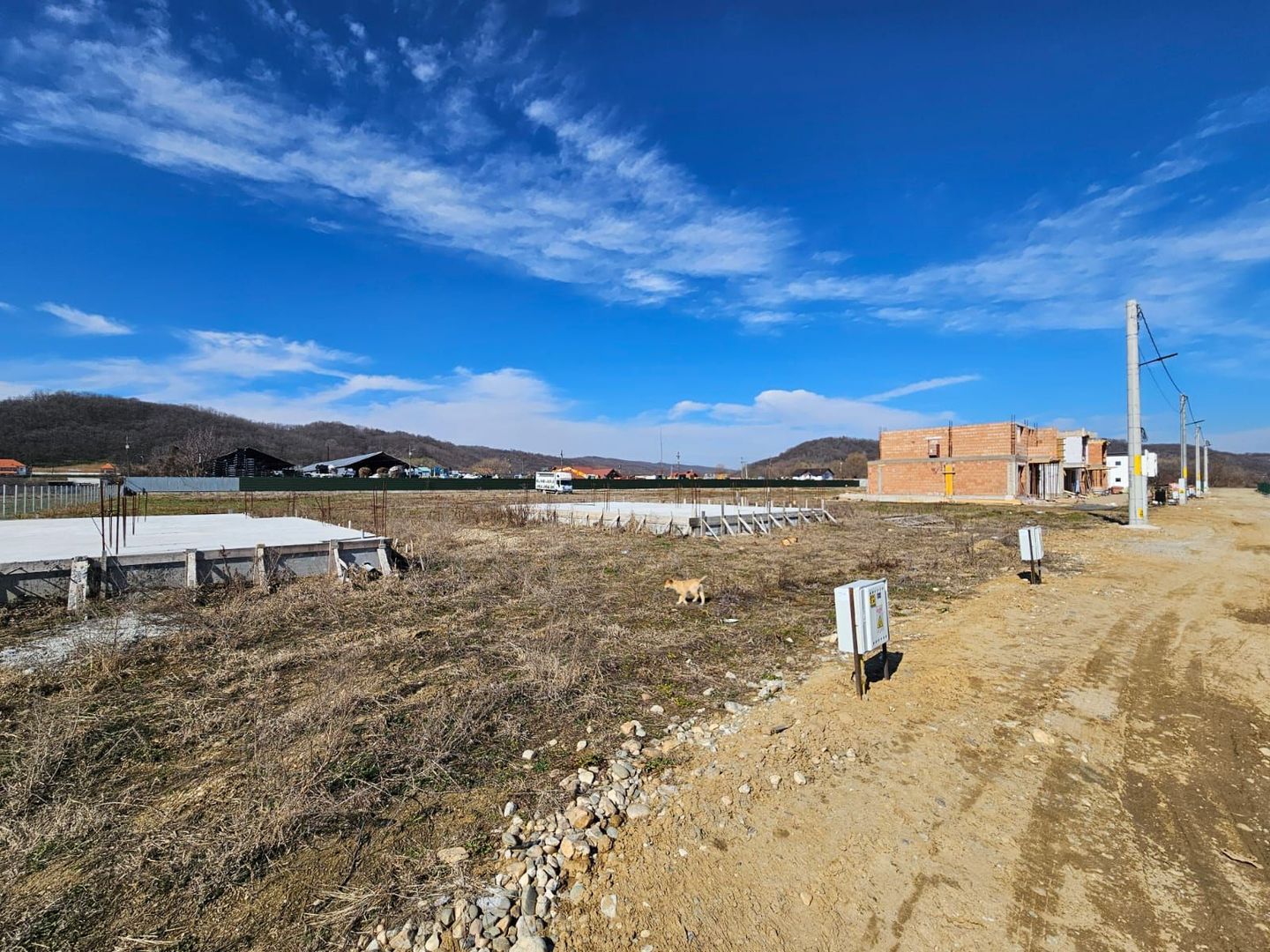 Vanzare teren cu temelie si AC, Micesti, 10 Km de Pitesti - Poză 5