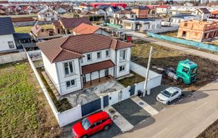 Doua case de vanzare la pret de una in Vladimirescu cartierul Florilor