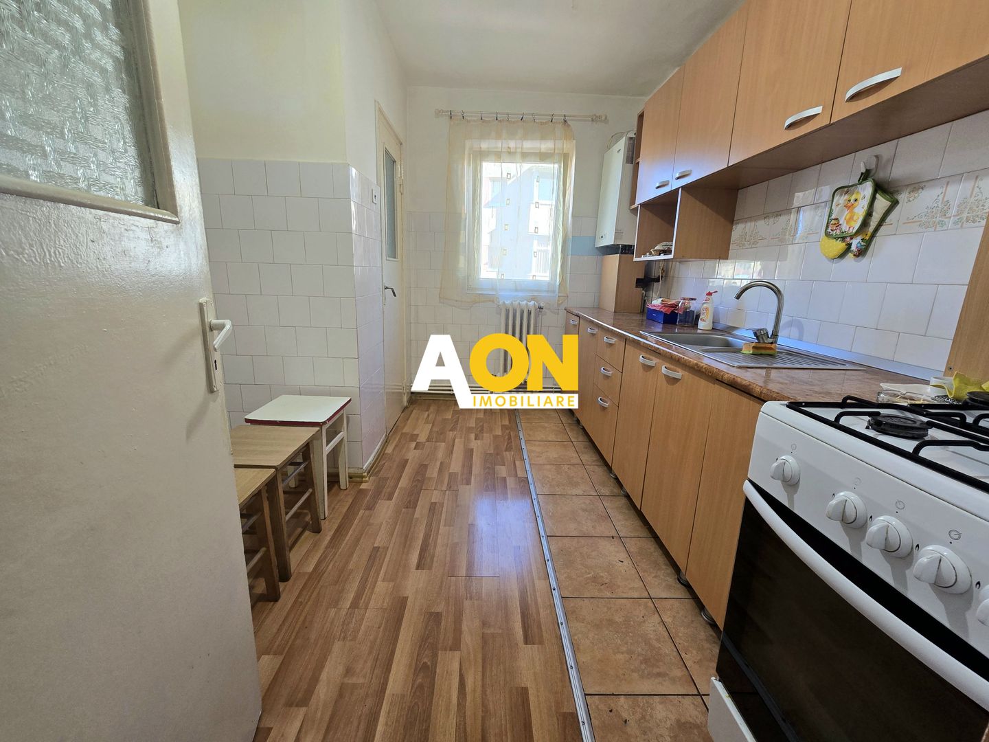 Apartament 3 Camere, 2 Bai, 2 Balcoane, Zona Cetate - Poză 4