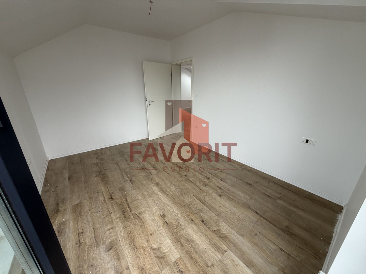 Spatios. Bucatarie inchisa. 2 balcoane. - Poză 10