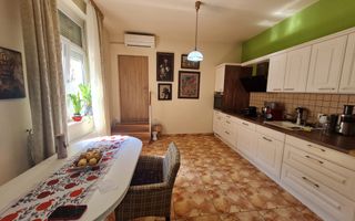 Vila deosebitǎ în zona centrala - Poză 22