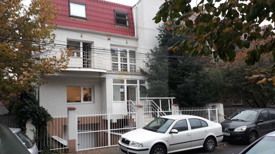 Vilă Exclusivistă în Domenii – Cartier Elegant și Liniștit - Poză 1