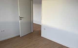 Apartament de vanzare, 3 camere, boxa inclusa, parcare. - Poză 7