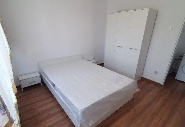 Apartament 3 camere,  Micro 21,et 3,renovat ,mobilat cu totul nou - Poză 3