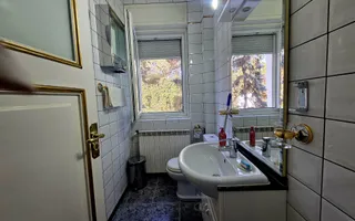 REȘEDINȚĂ DE EXCEPȚIE ÎN OTOPENI | 2.800 MP TEREN | ELEGANȚĂ, ARTĂ ȘI INTIMITATE - Poză 39