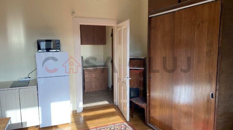 Apartament în vilă, zonă centrală, parcare - Poză 13