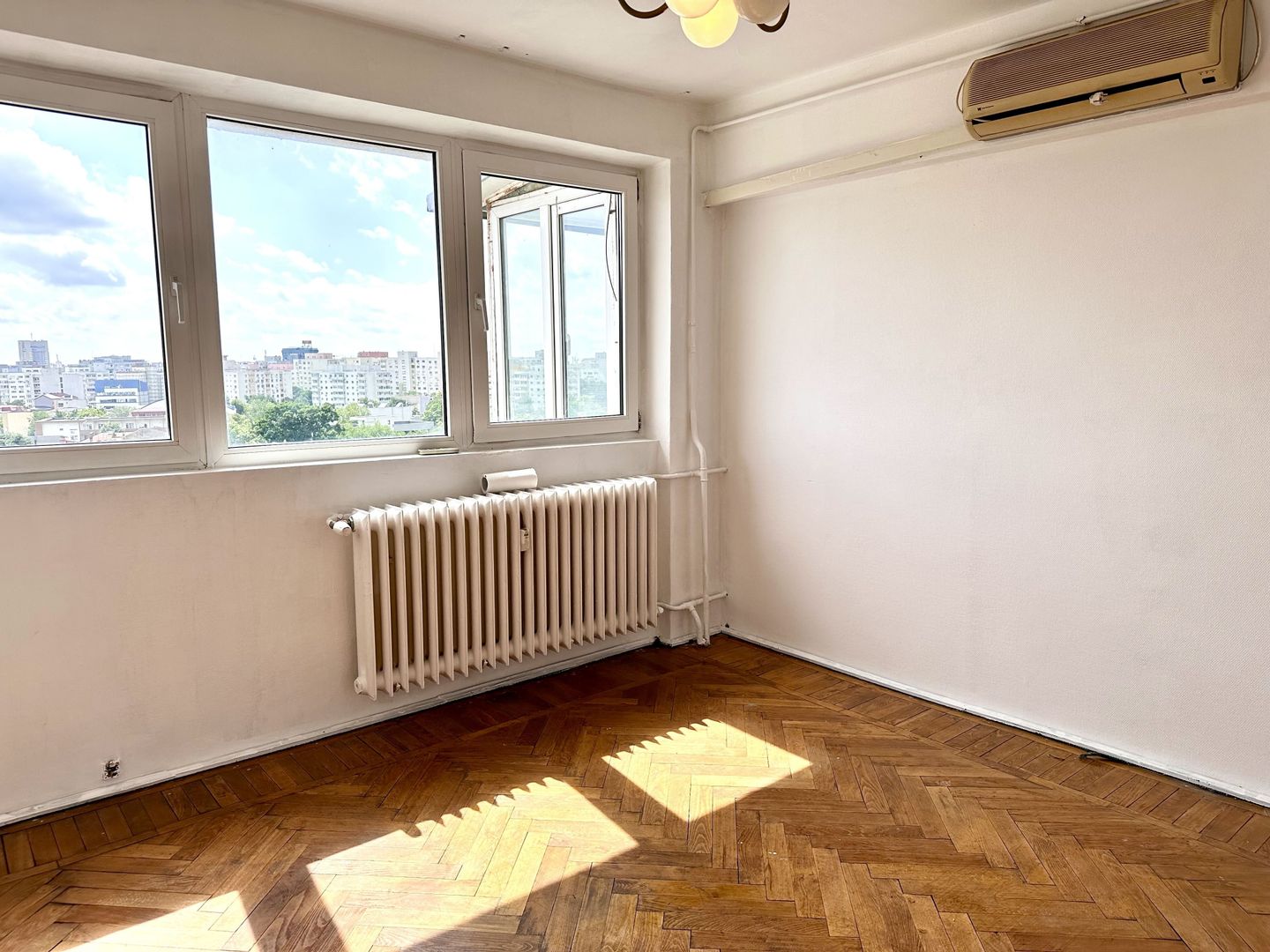 Apartament 2 camere Mihai Bravu 42-62, vedere spate, bloc izolat - Poză 14