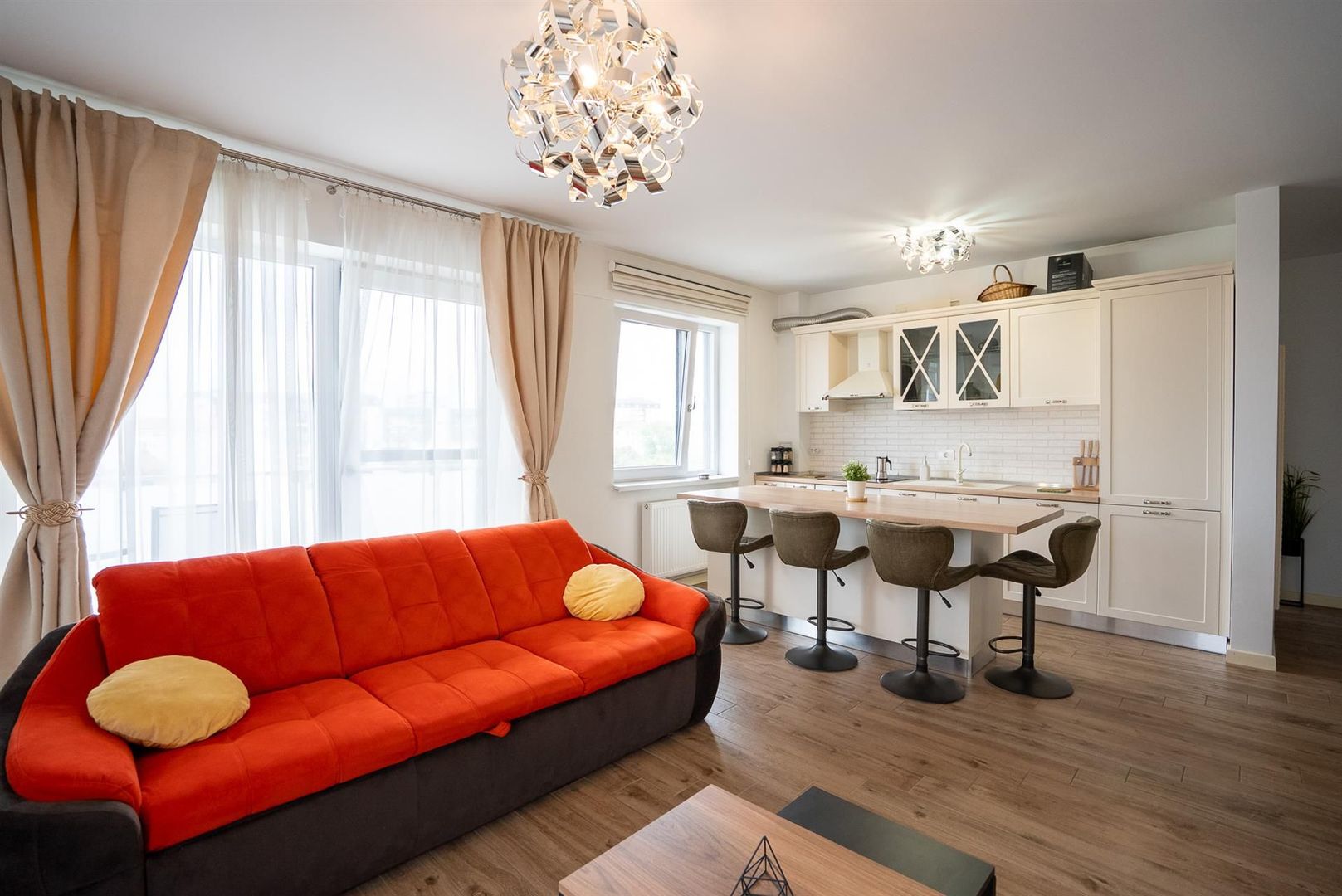 De inchiriat apartament 3 camere prima onestilor cu loc de parcare - Poză 1