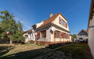 Casă săsească de vânzare în Codlea - Brașov | Teren 749 mp - Poză 1