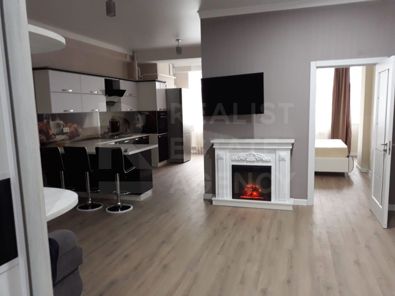 Chirie, apartament, 3 camere, strada Lev Tolstoi, Centru - Poză 1