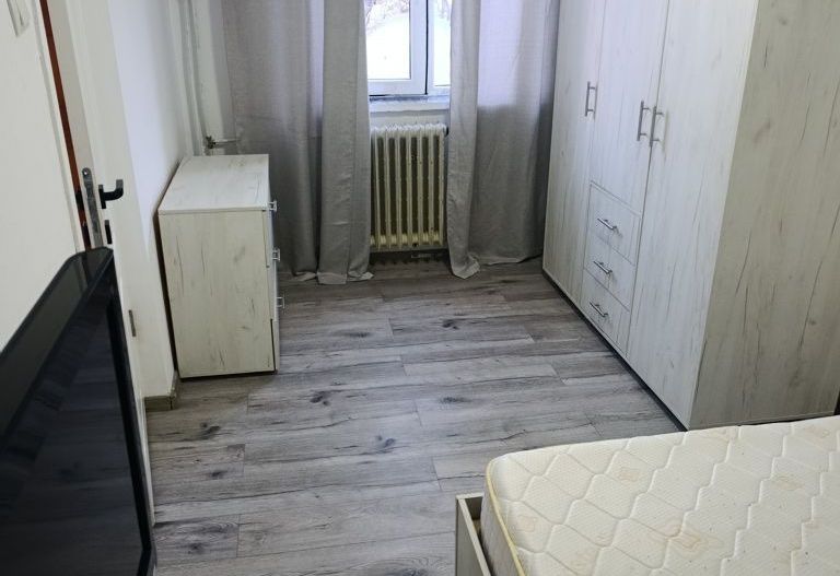 Închirierez apartament 3 camere - Poză 8