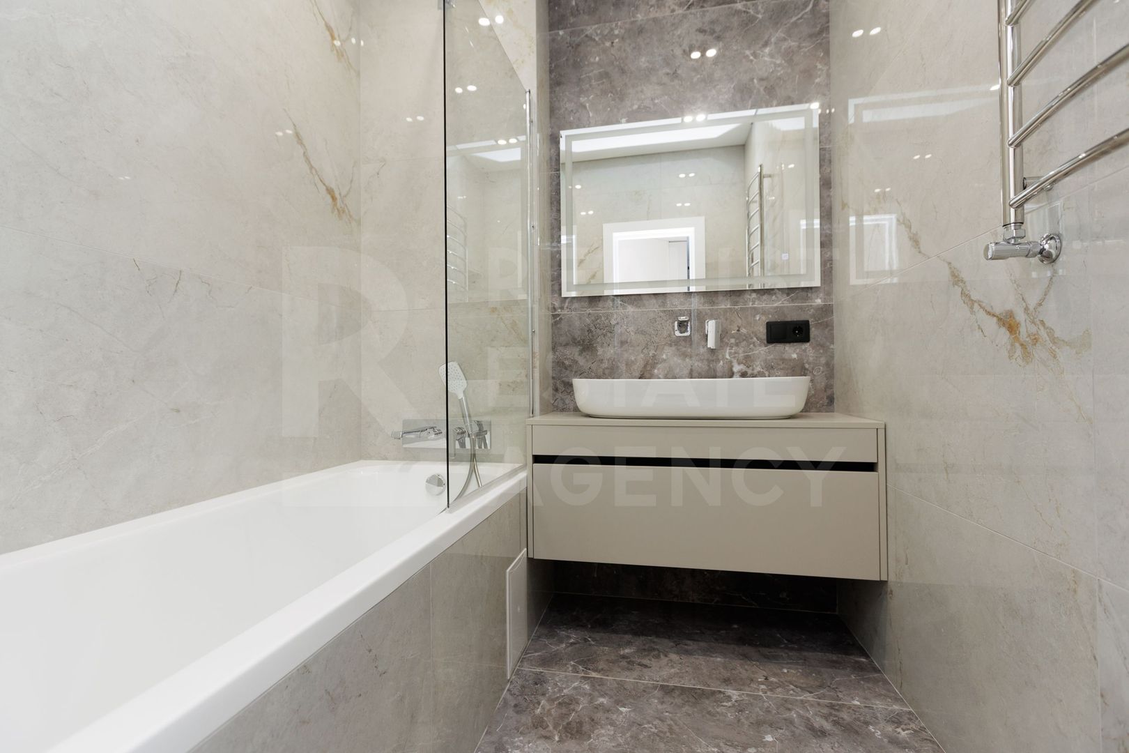 Vânzare apartament 2 camere,strada Alba Iulia, Buiucani. - Poză 21