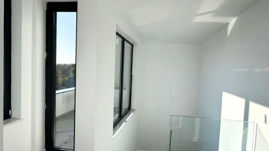 Vilă modernă tip duplex de închiriat în complex Jolie Ville Pipera - Poză 5