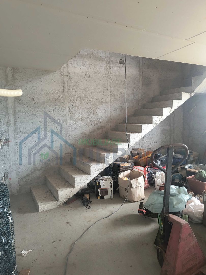 Casă de vânzare în sat Isaiia, comuna Răducăneni, județul Iași - Poză 2