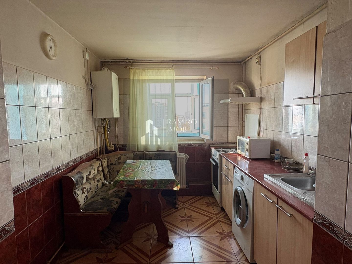 Apartament 3 camere decomandat -10 minute de metrou Aparatorii Patriei - Poză 9