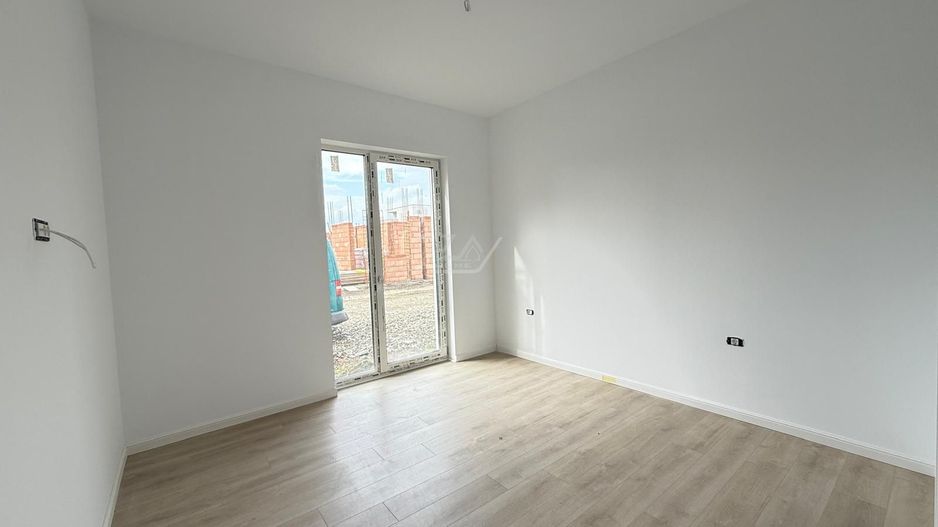 Bloc finalizat. Gradina proprie 52 mp. Decomandat. Loc de parcare. - Poză 6