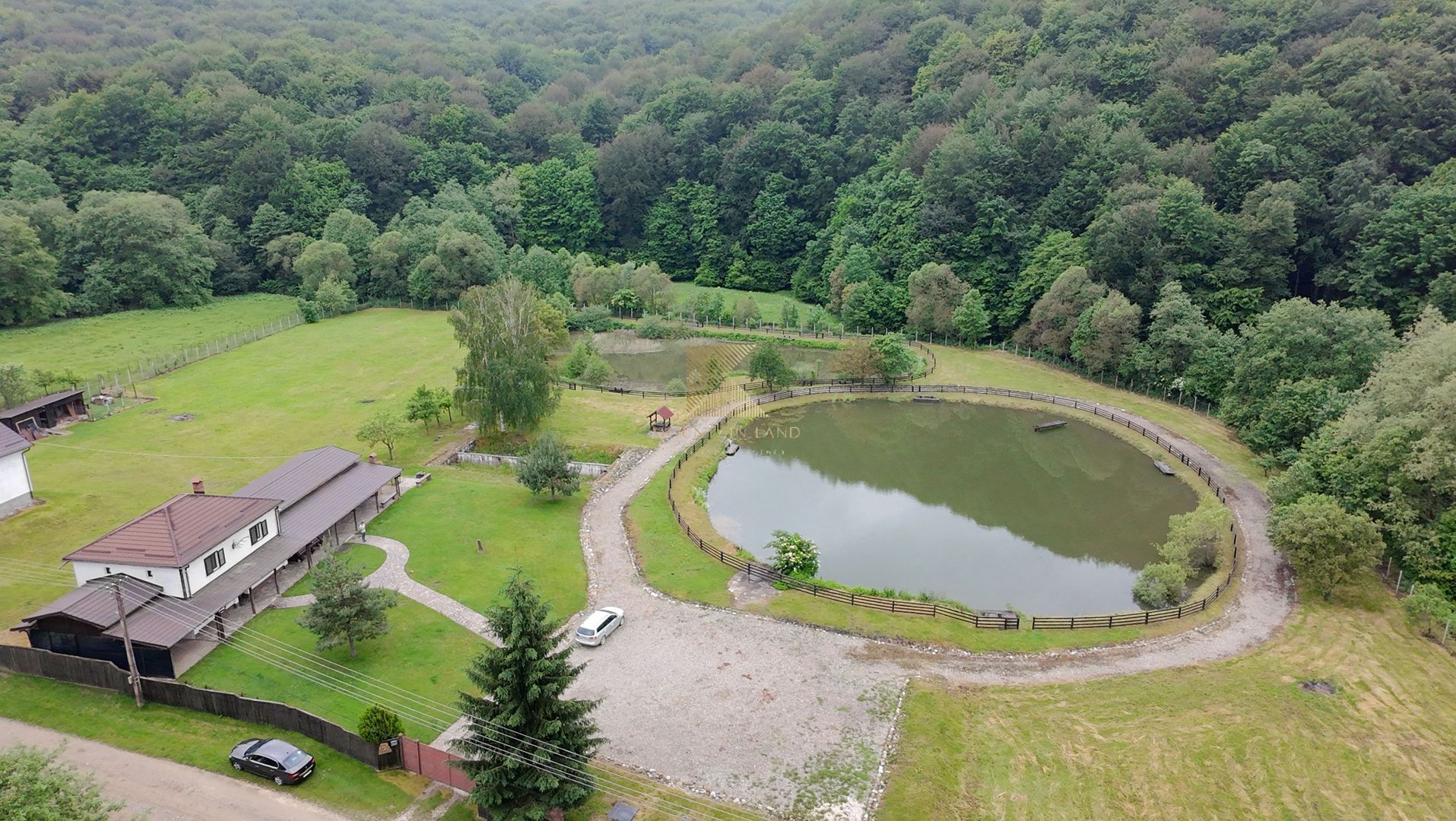 Complex turistic și proprietate deosebită de vânzare în Valea Dobârlău - Poză 1