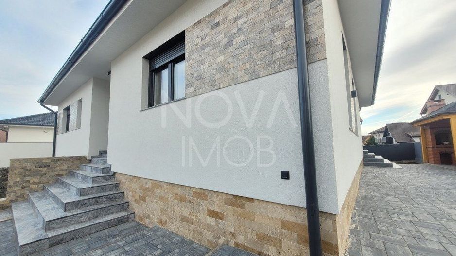 Casa individuala pe un singur nivel cu garaj dublu - Selimbar - Poză 3