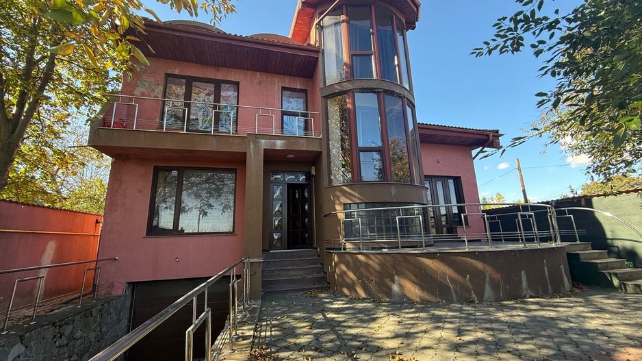 Vila Spațioasă 9 Dormitoare. Investiție - Poză 2