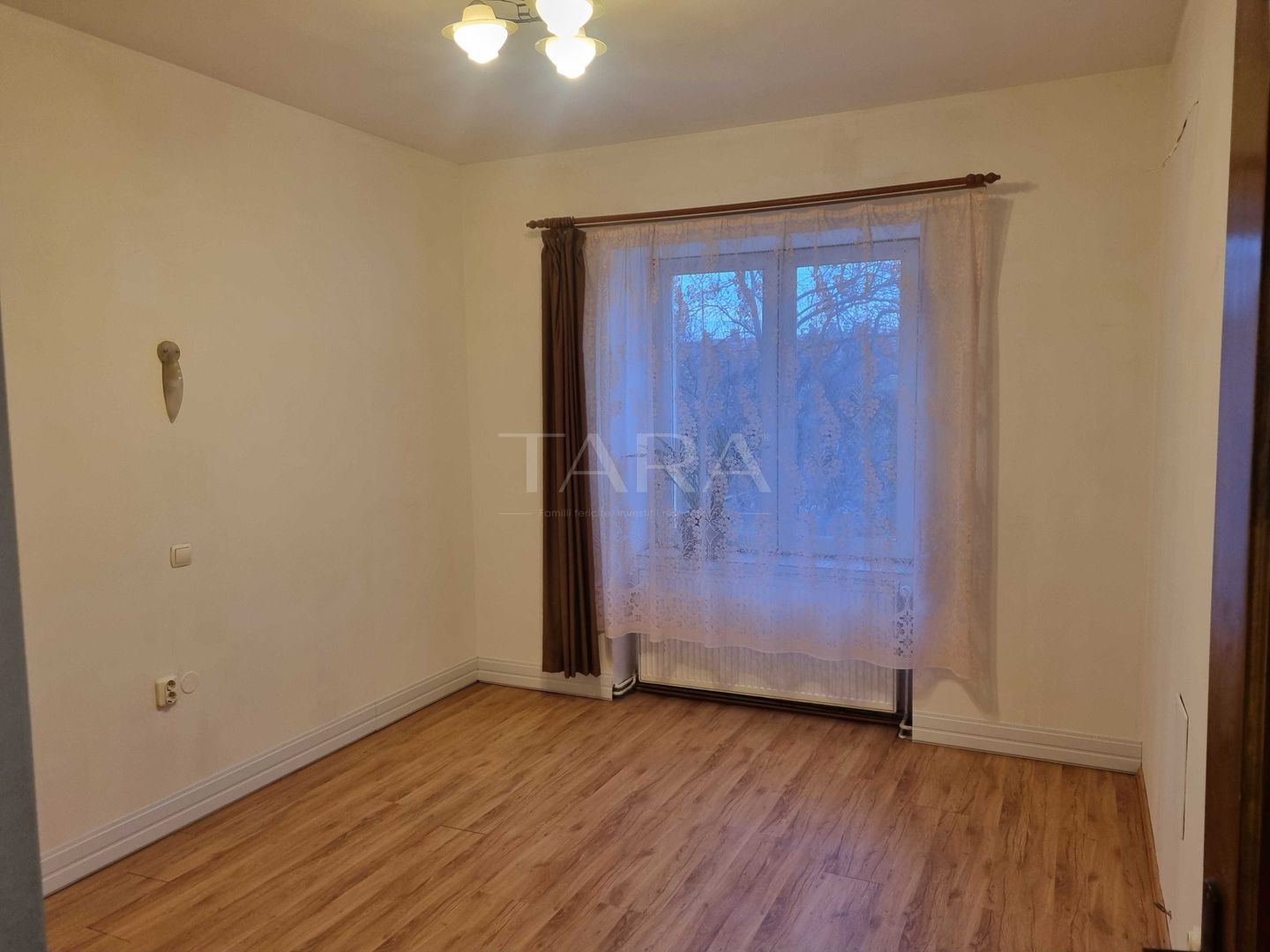 Apartament 3 camere în casă,  Ultracentral, cu grădină - Poză 3