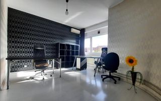 Garsoniera spatioasa cu destinatia birou intr-o zona ultracentrala - Poză 1