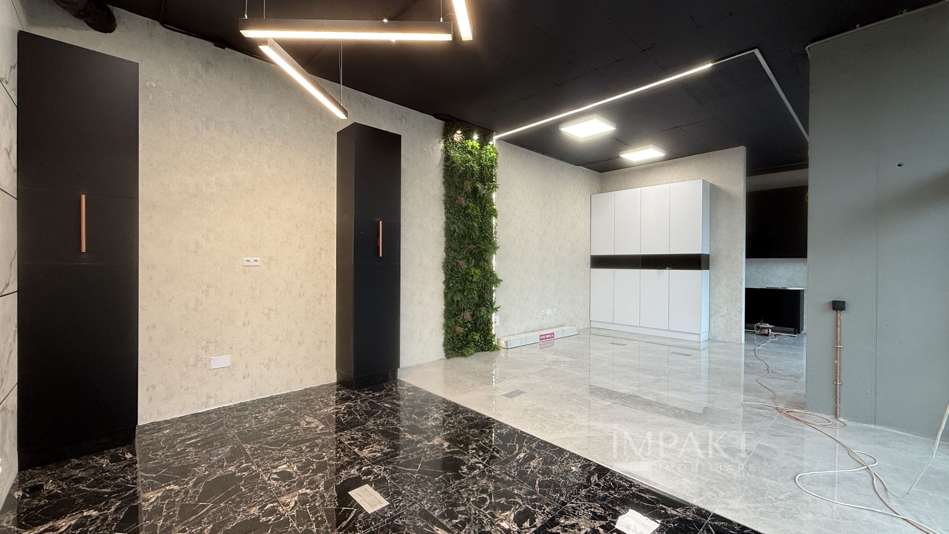 Spatiu comercial vitrat si finisat in Andrei Muresanu - Poză 1